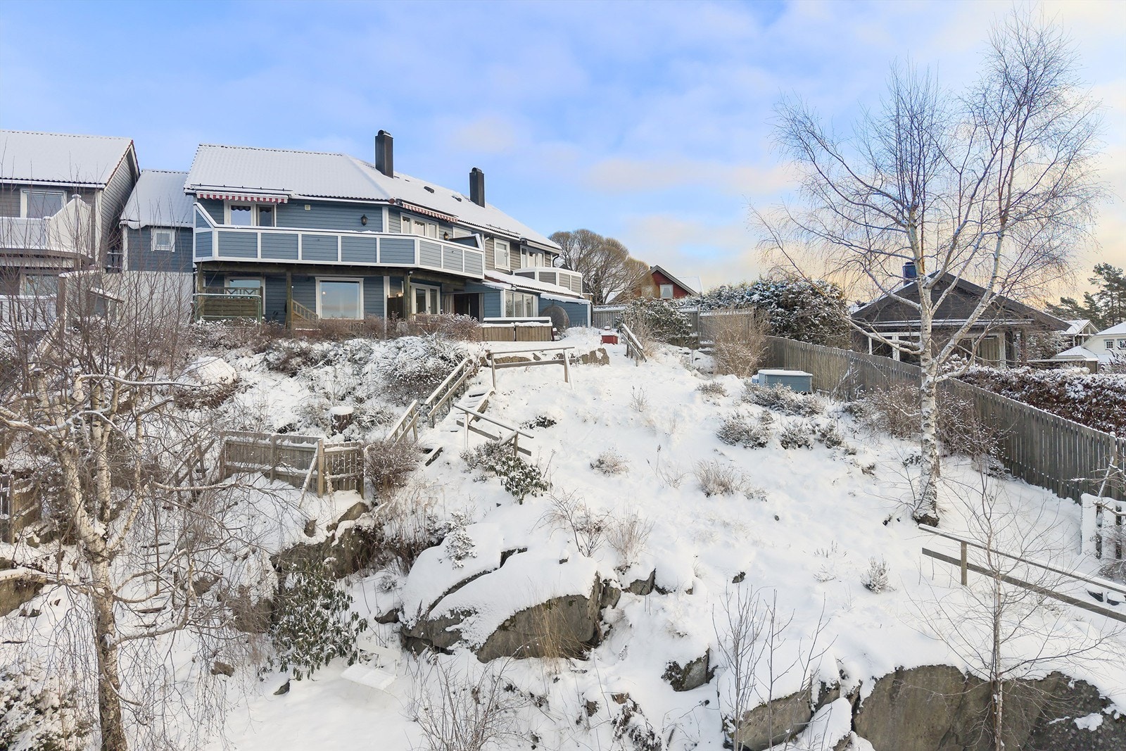 Her bor man et rolig og barnevennlig område med gangavstand til flere lekeplasser, barnehager, kun 500 meter til Bøleråsen barneskole Galleribilde