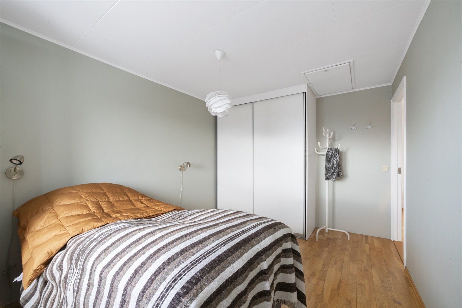 Boligen har to soverom, et i hver etasje Galleribilde