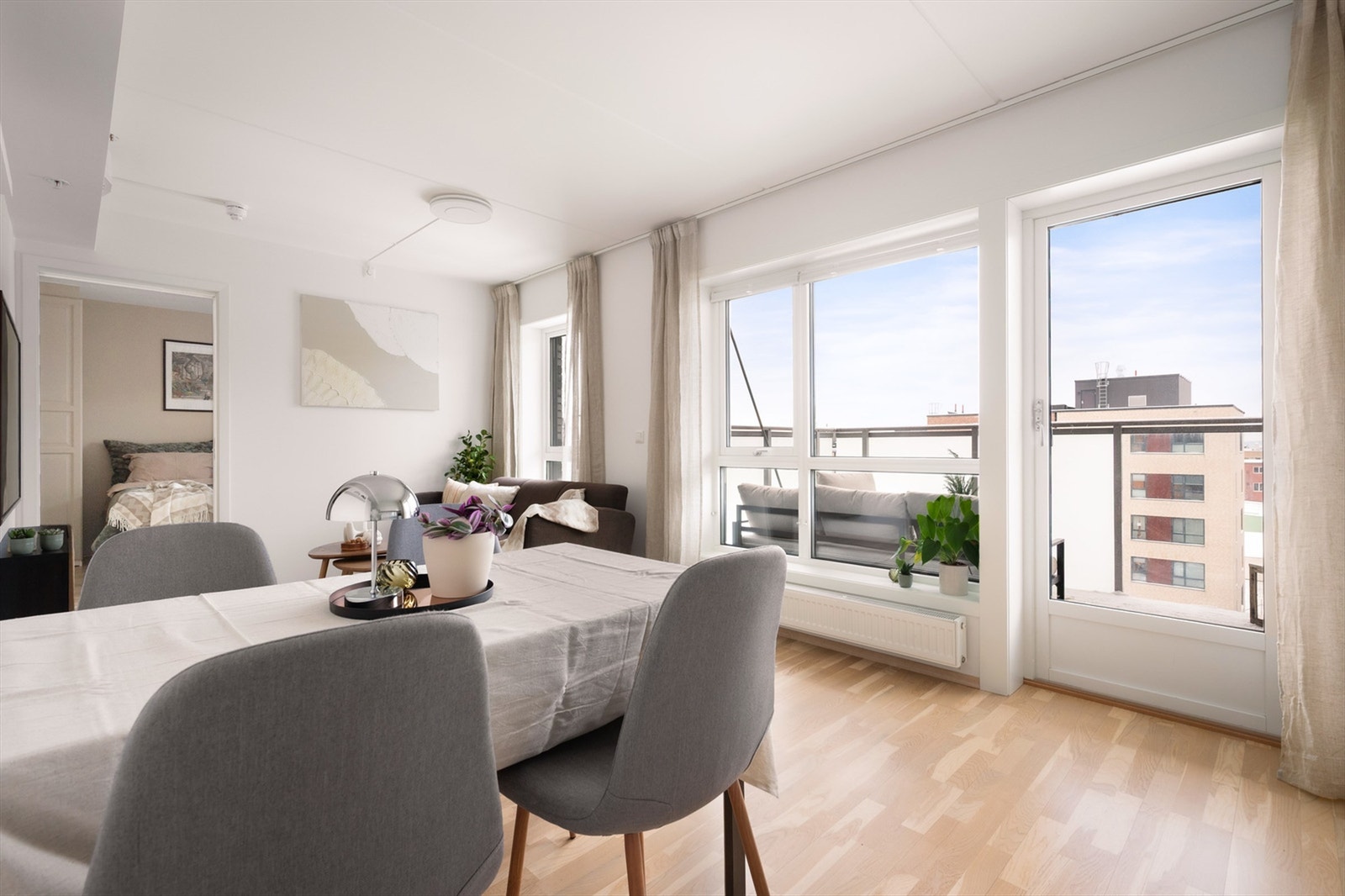 Herfra er det også utgang til en romslig balkong. Galleribilde