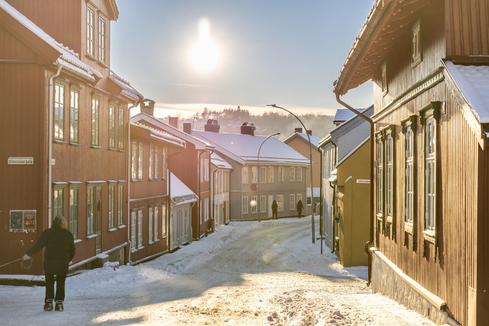 Området har en fin blanding av velholdte bygårder, eldre trehusbebyggelse og flotte teglsteinsgården med store, grønne lunger imellom. Galleribilde