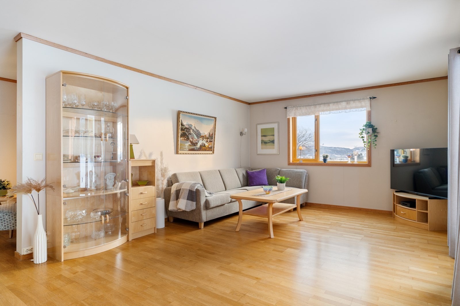 Fra leiligheten er det korte avstander til de fleste nødvendige servicefunksjoner. Galleribilde