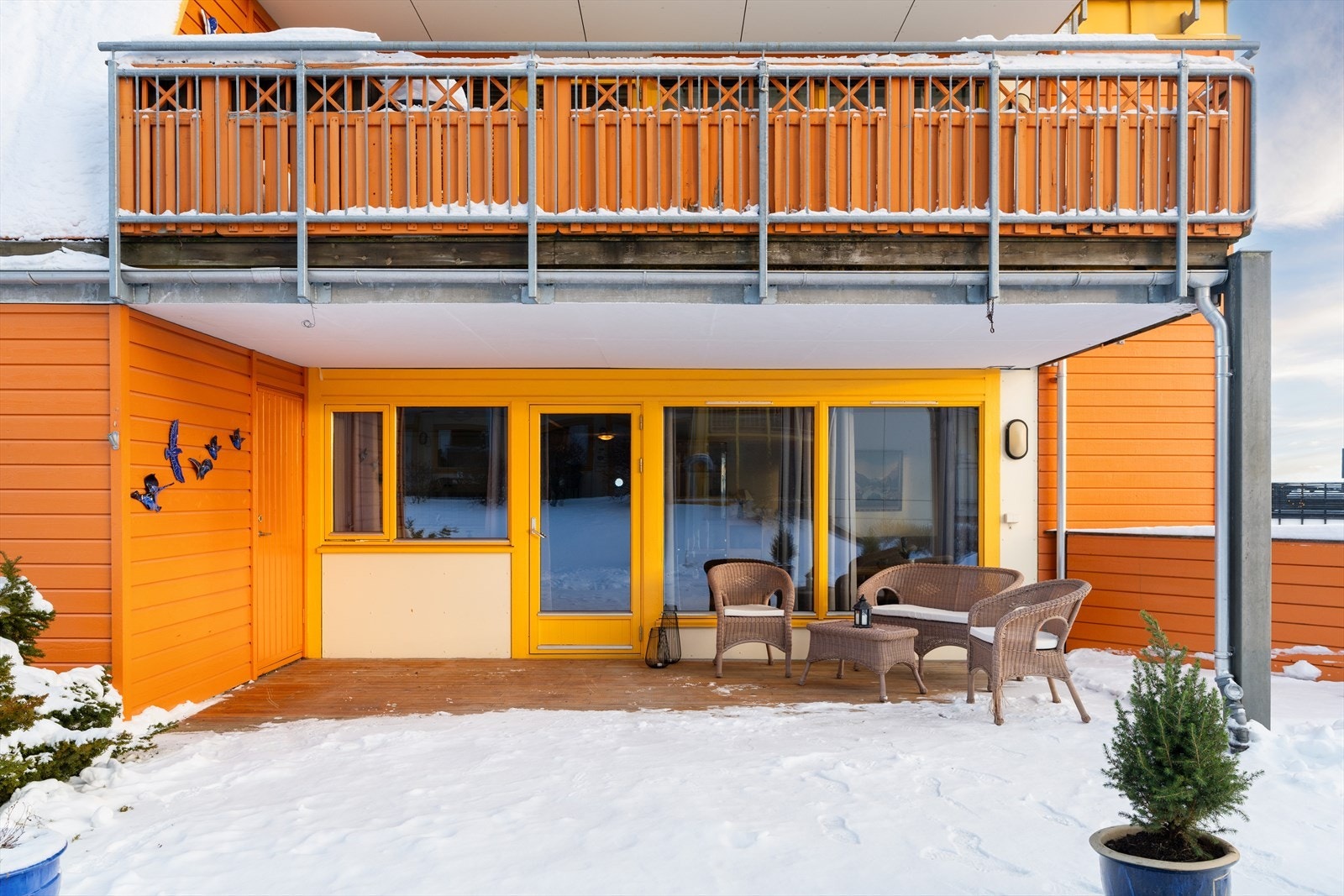 Det medfølger en utvendig bod ved terrasse på 3 kvm. Leiligheten disponerer også en kjellerbod på 3 kvm. Galleribilde