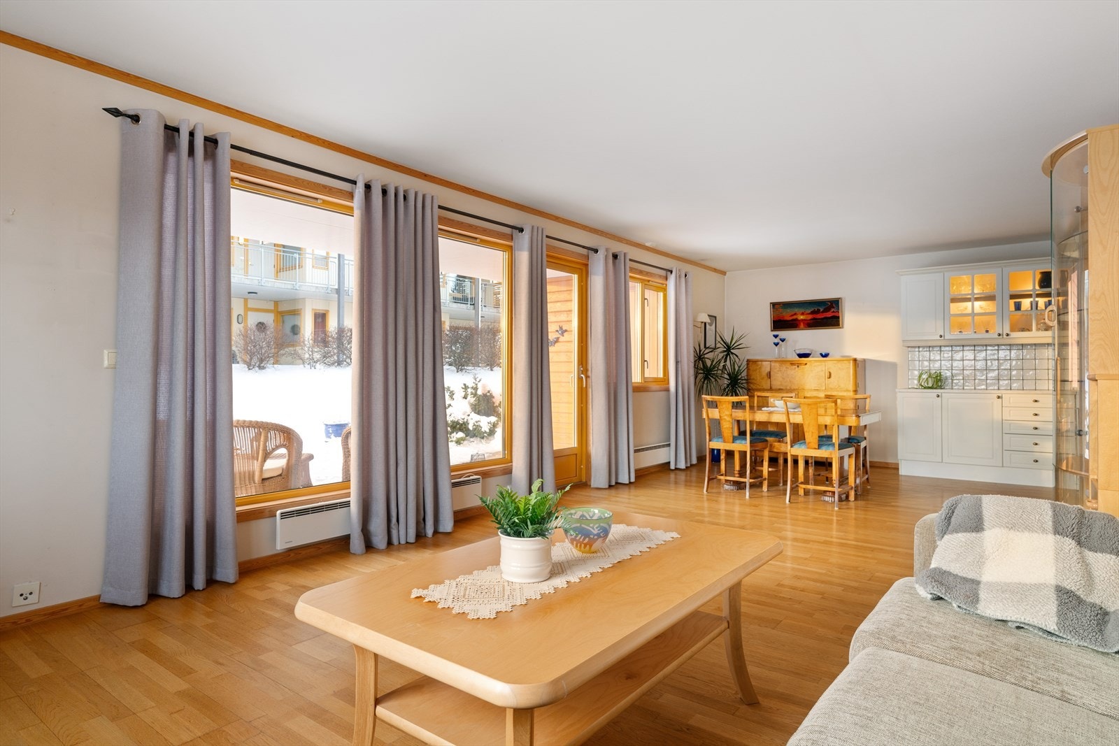 En fin 3-roms fra 2002 med attraktiv beliggenhet på Dalgård. Galleribilde