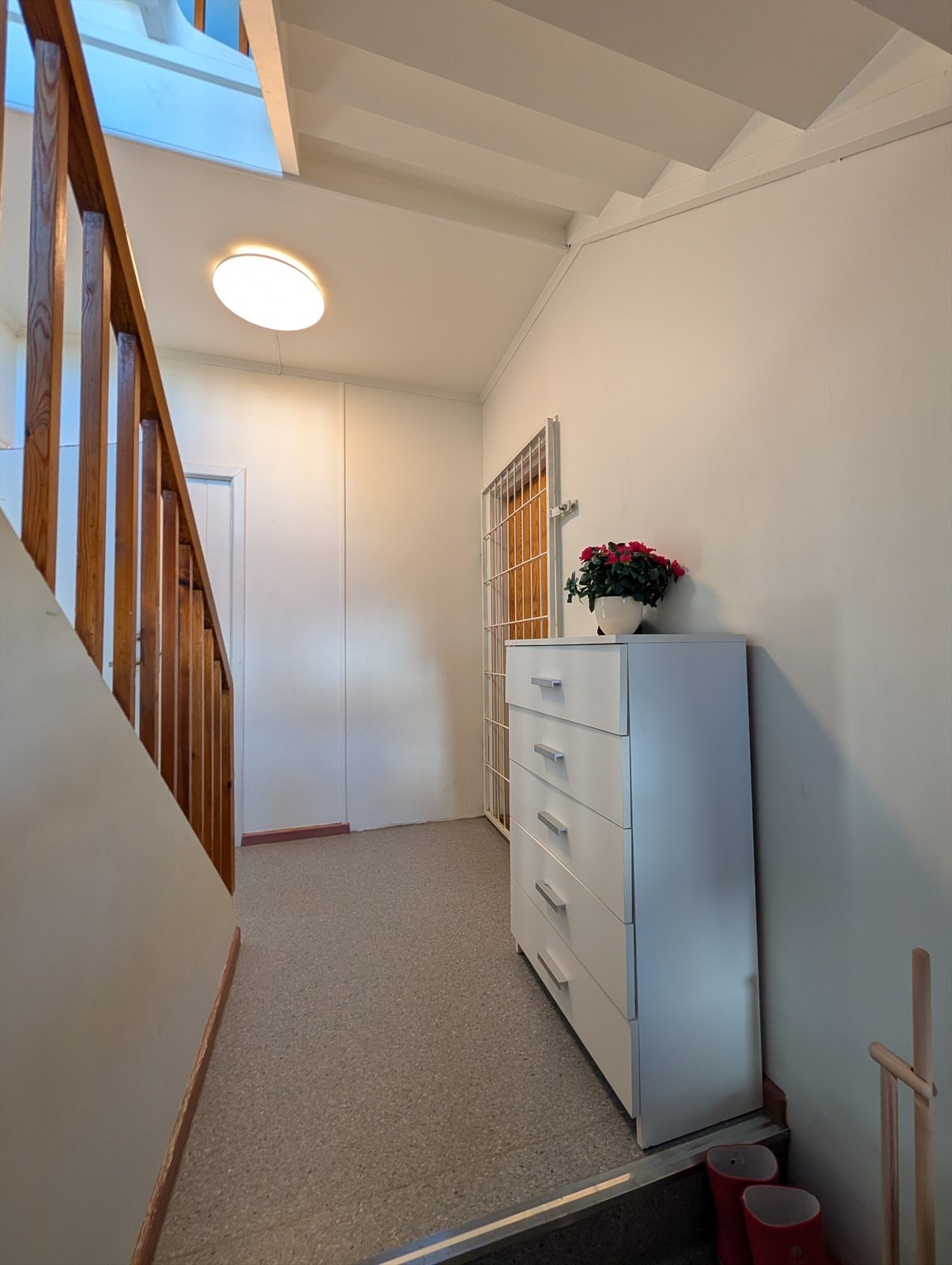 Felles trapperom med inngang fra bakgården Galleribilde