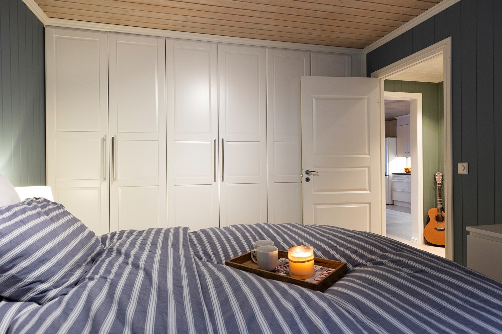 Stort garderobeskap Galleribilde