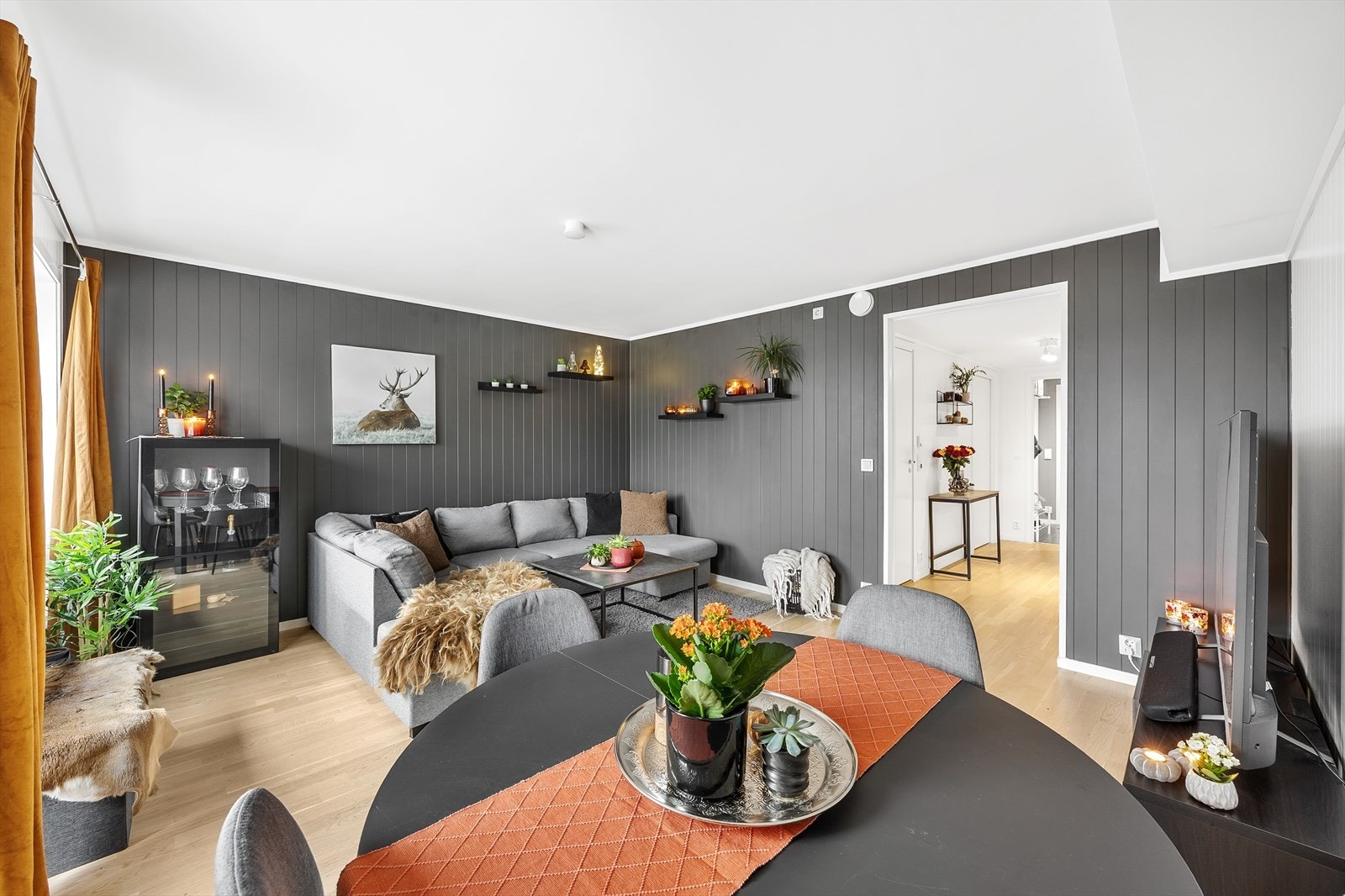 Stuen fremstår lun og koselig. Galleribilde