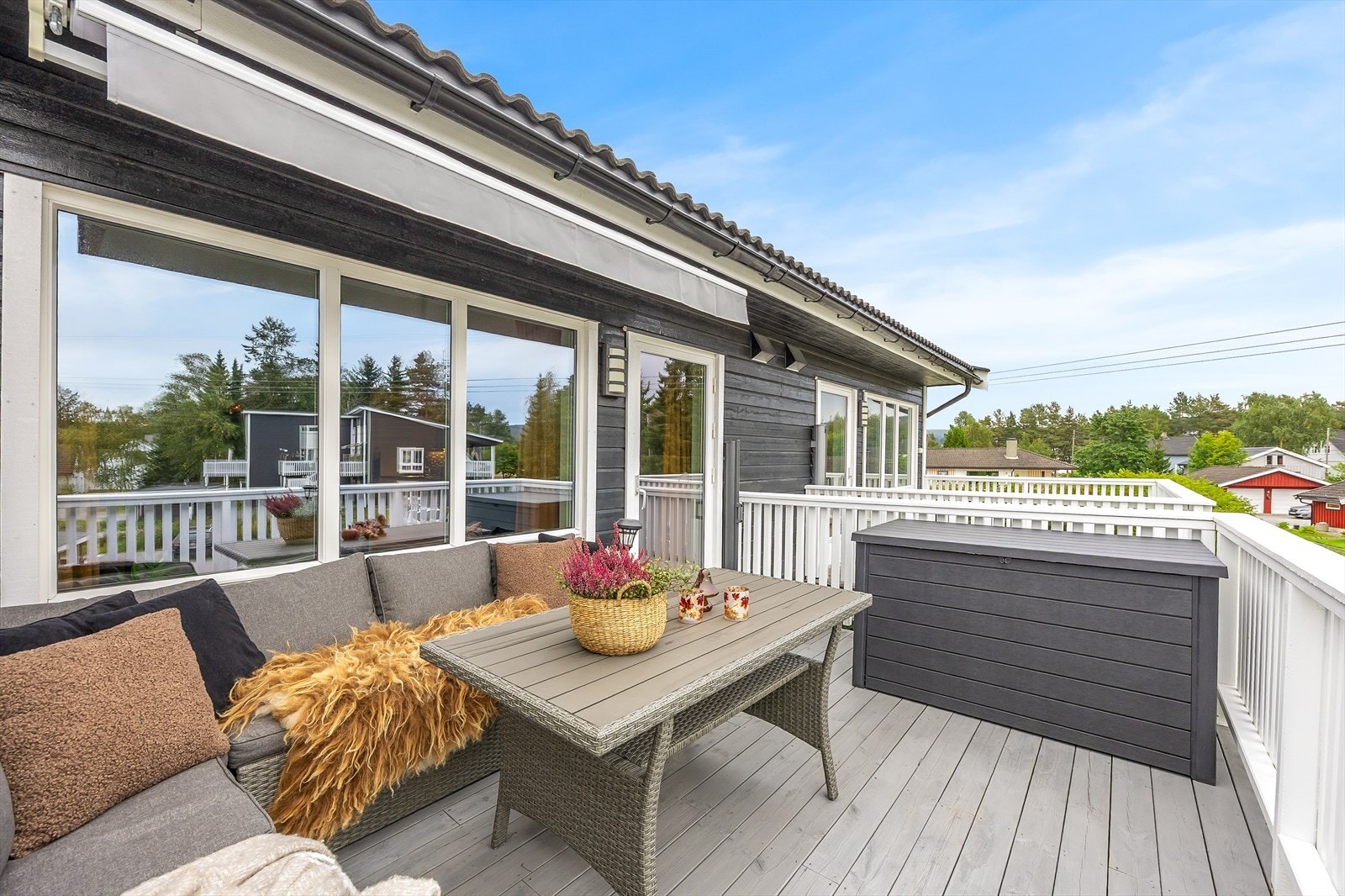 Balkongen ligger sørvendt og har gode solforhold. Galleribilde