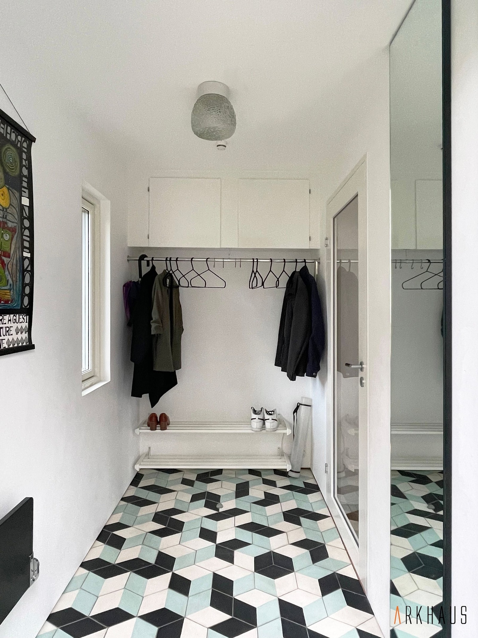 Flott entré med innebygd garderobe... Galleribilde