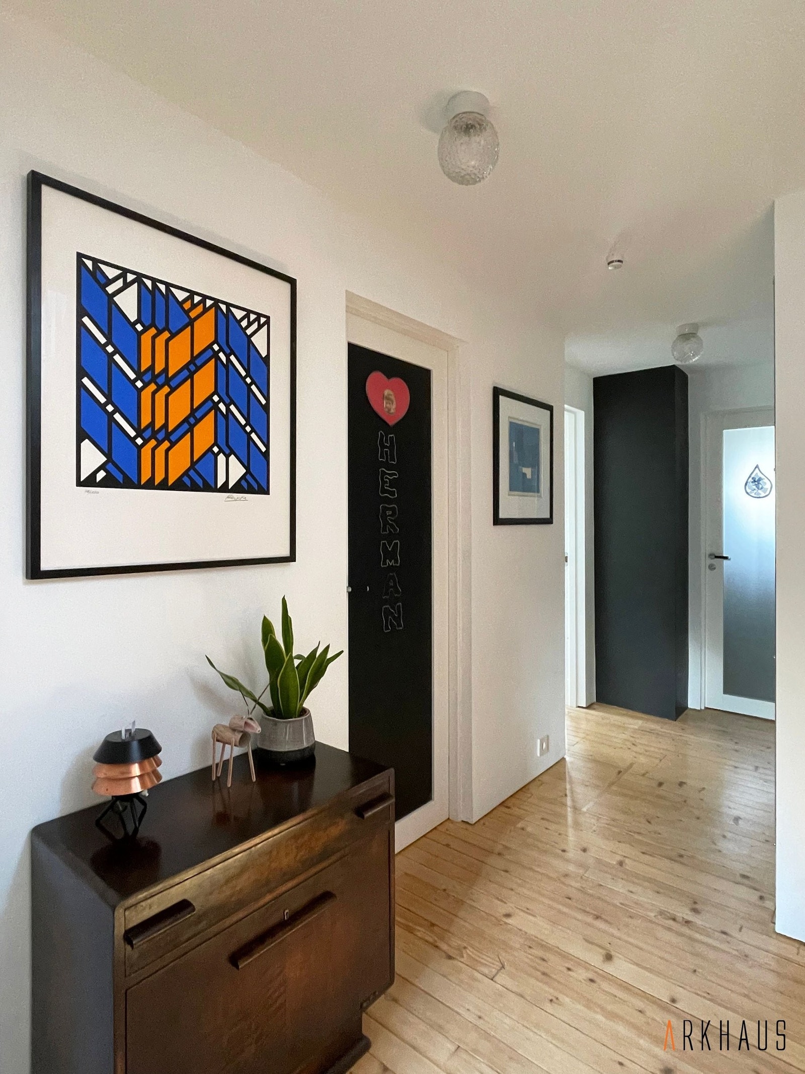 Klar strukturert gang til soverommene, WCen, ... Galleribilde