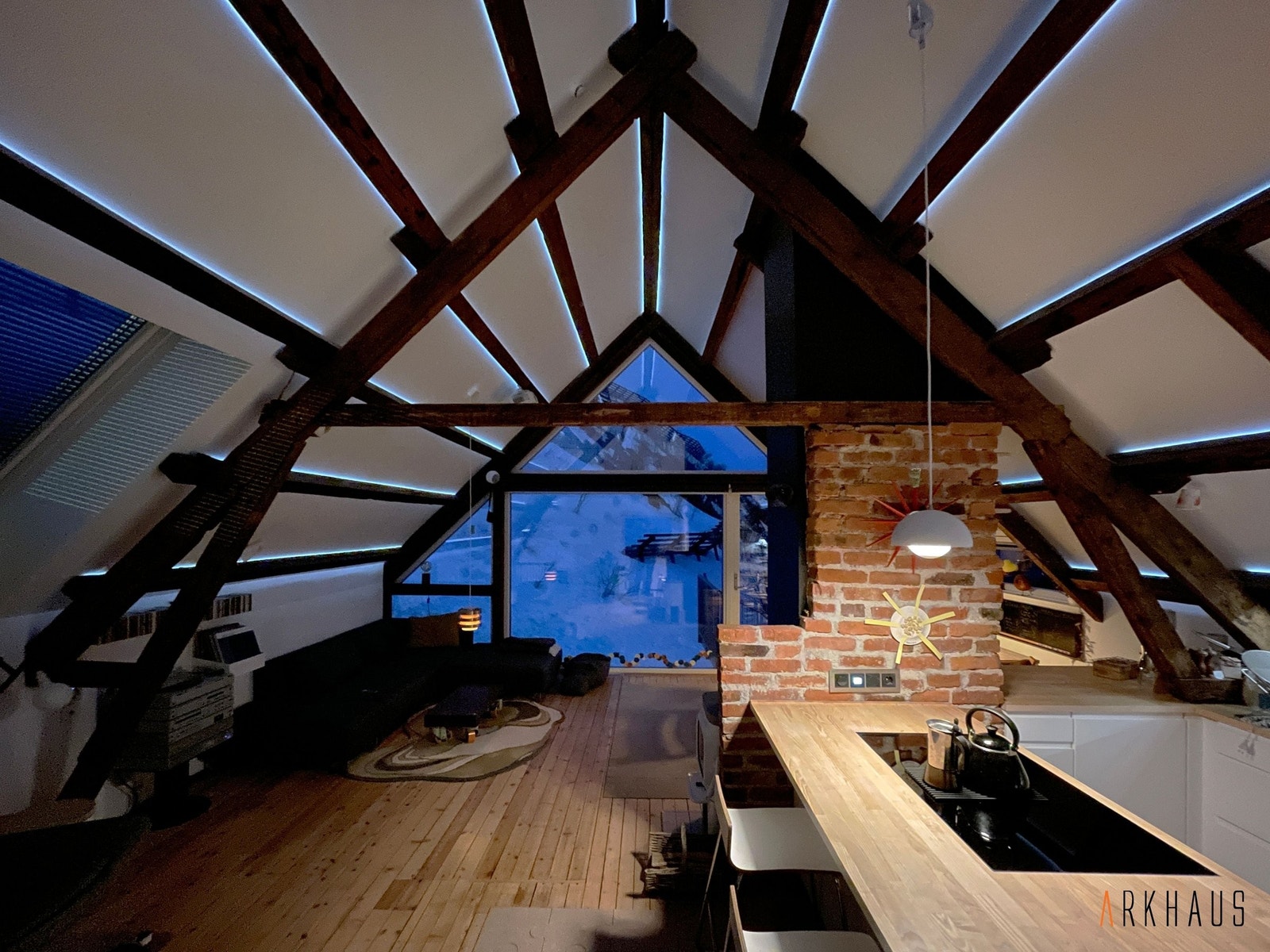 Lys ved horisonten og fra bak bjelkene! Og så... Galleribilde