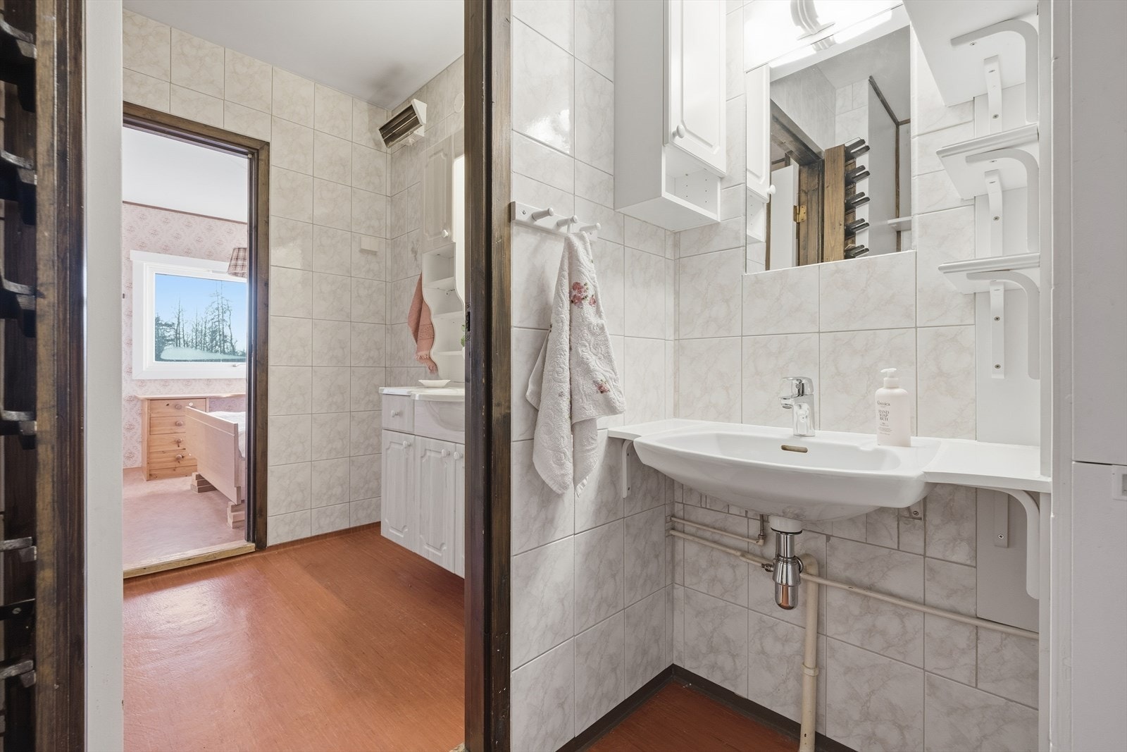 Hovedsoverommet har egen adkomst til bad og toalettrom. Galleribilde