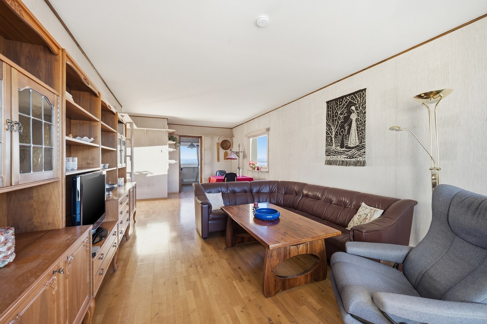 Gulvet er lagt med parkett. Galleribilde