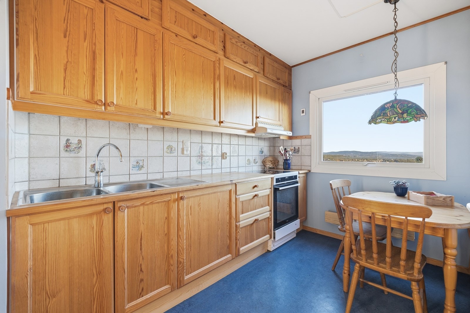 Ventilator i veggskap, utstyrt med kullfilter. Galleribilde