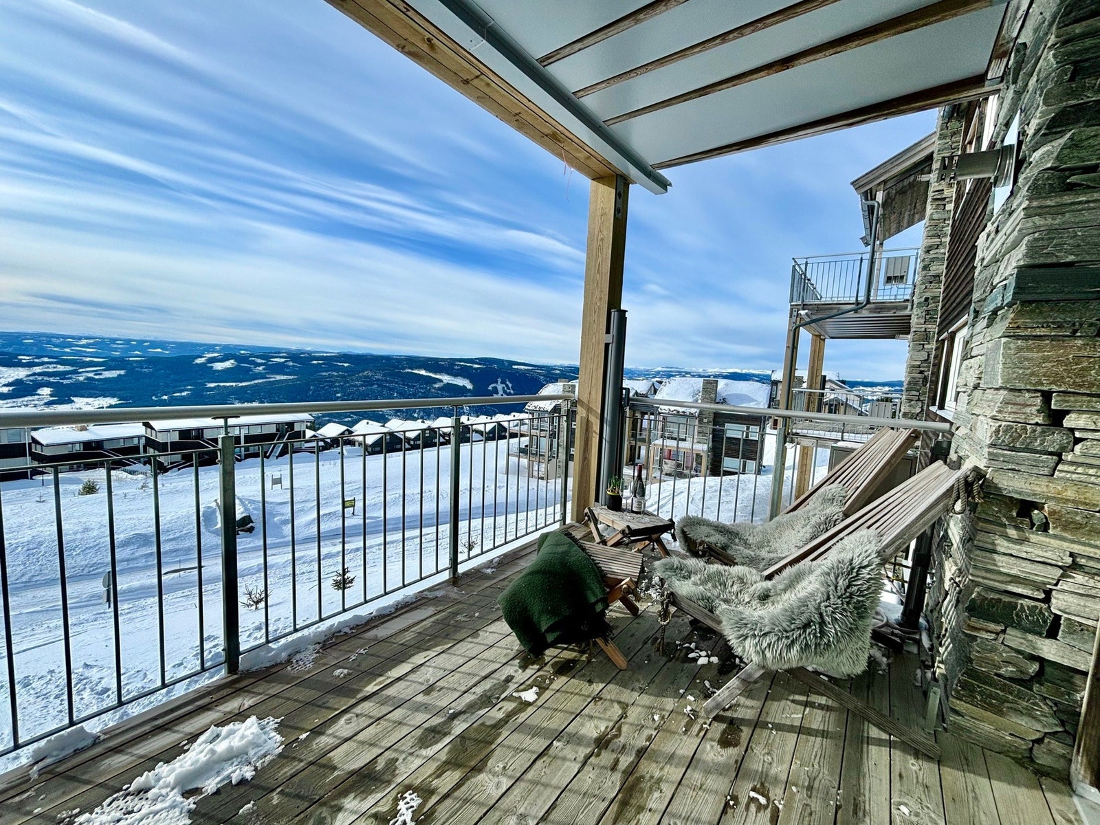 Solrik sørvestvendt balkong på 9m2. Galleribilde