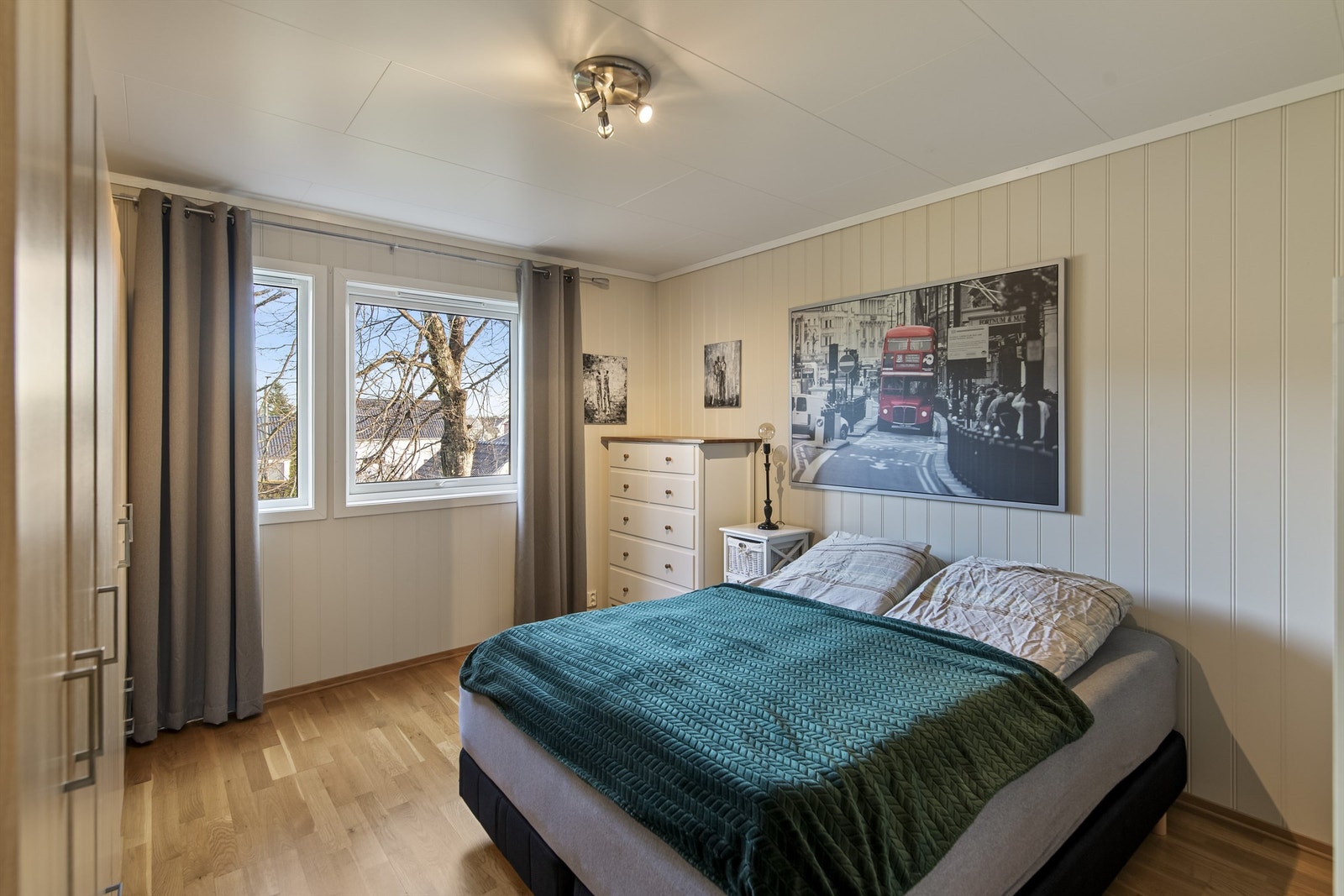 Romslig soverom 2 Galleribilde