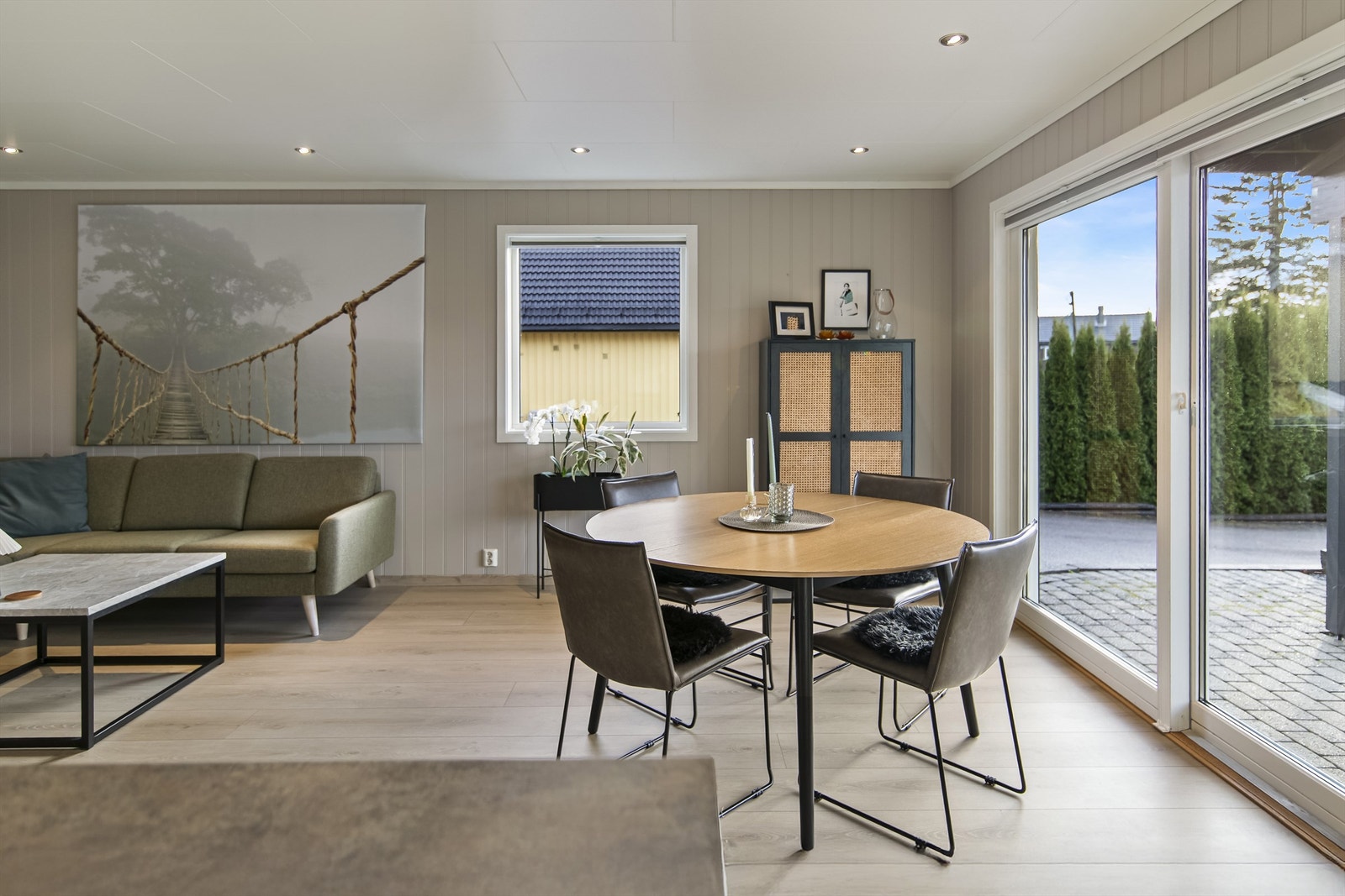 Tidsriktige og moderne farger. Galleribilde