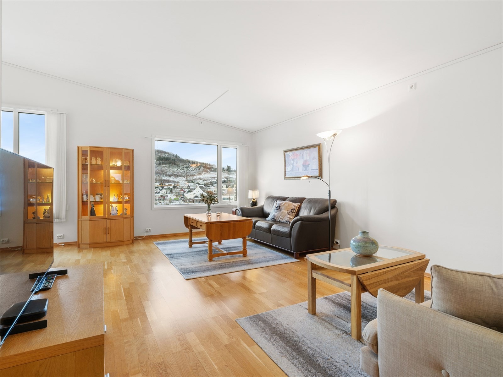 EiendomsMegler1 v/Torill Kalsaas presenterer Hestehovveien 8 Galleribilde