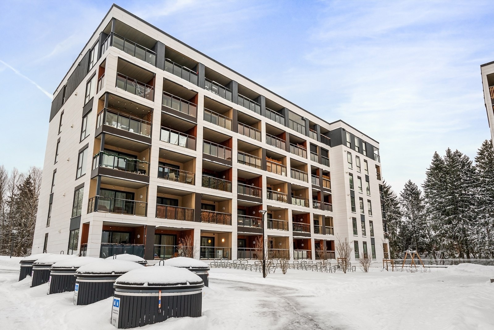 Gangavstand til Jessheim togstasjon og gode bussforbindelser med hyppige avganger. Galleribilde