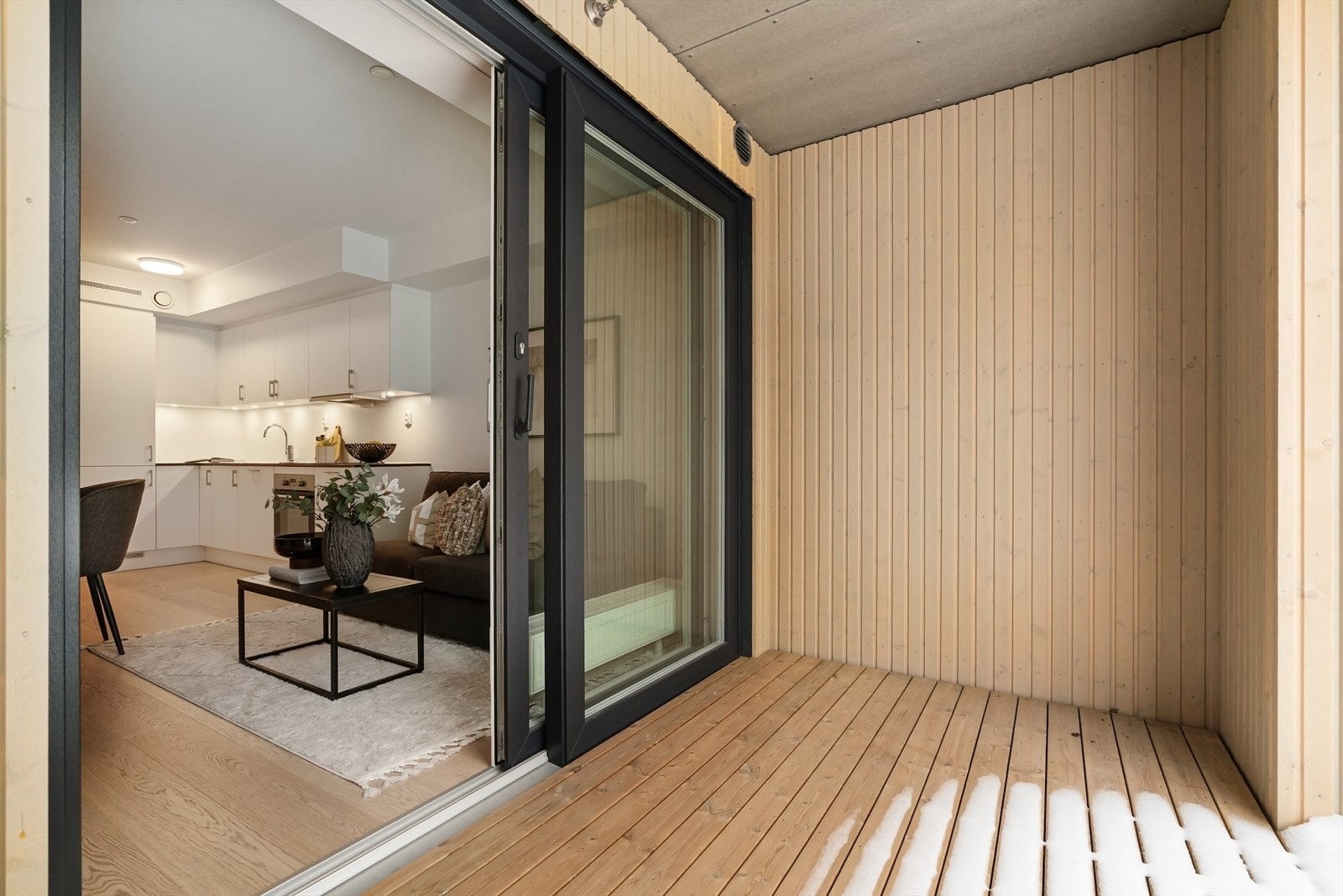 En fin forlengelse av leiligheten i sommerhalvåret. Galleribilde