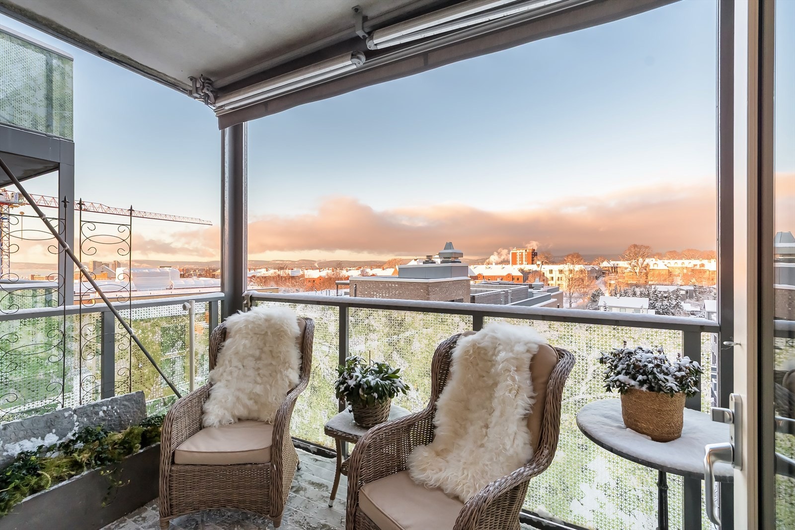 Her er det god plass til utemøblement og beplantning. Galleribilde