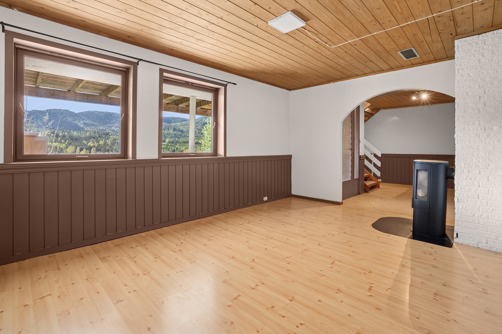 Stor stue i underetasjen med mange alternative anvendelser. Galleribilde