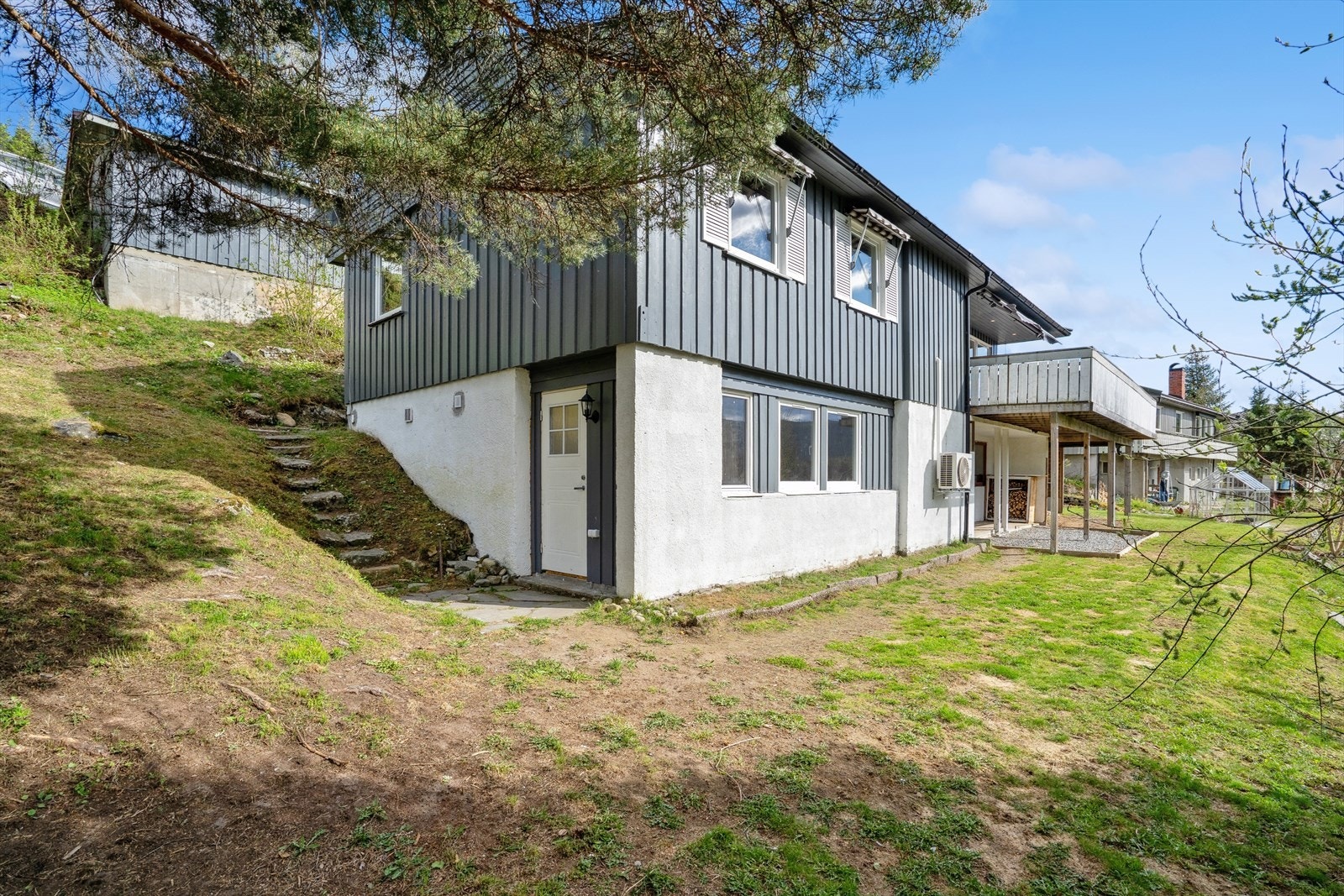 Inngangspartiet til hybelen. Galleribilde