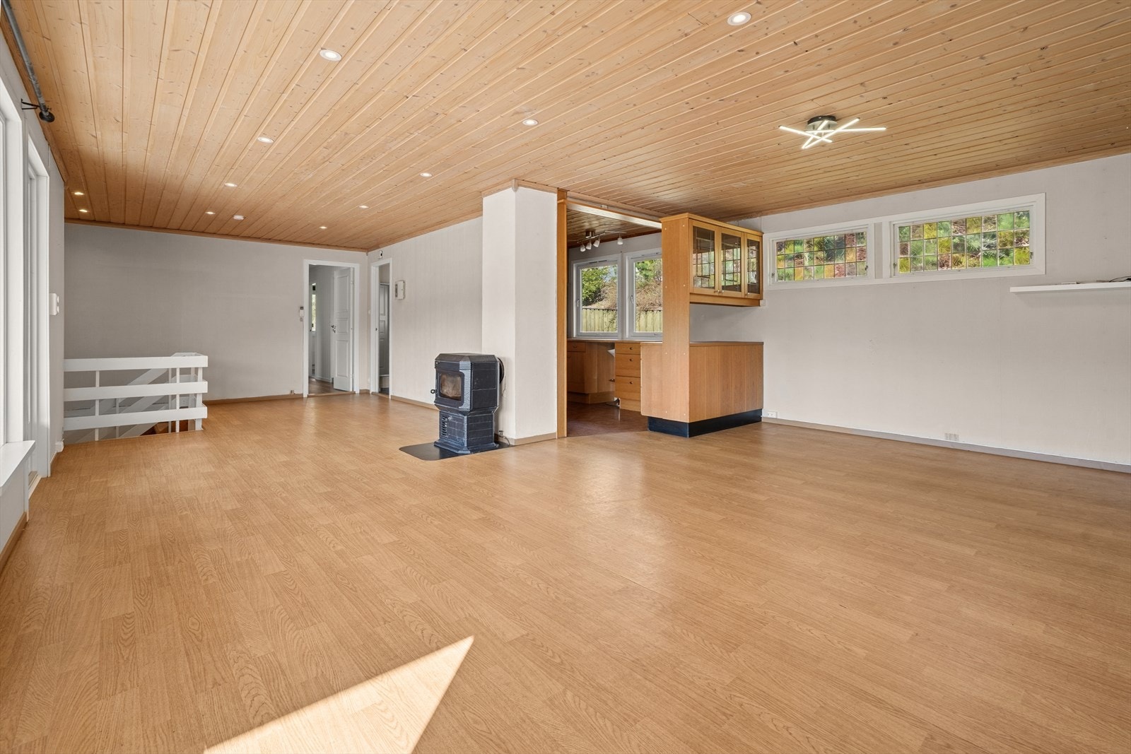 Stua er så stor at den det er mange muligheter i forhold til møblering. Galleribilde