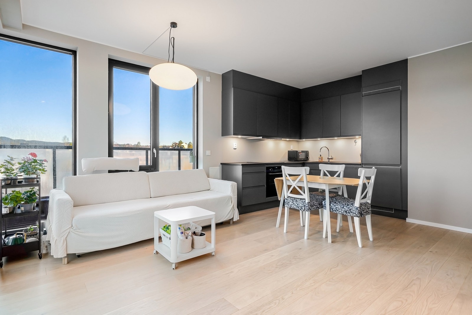 Hele leiligheten er utstyrt med balansert ventilasjon som sikrer et sunt og godt inneklima. Galleribilde