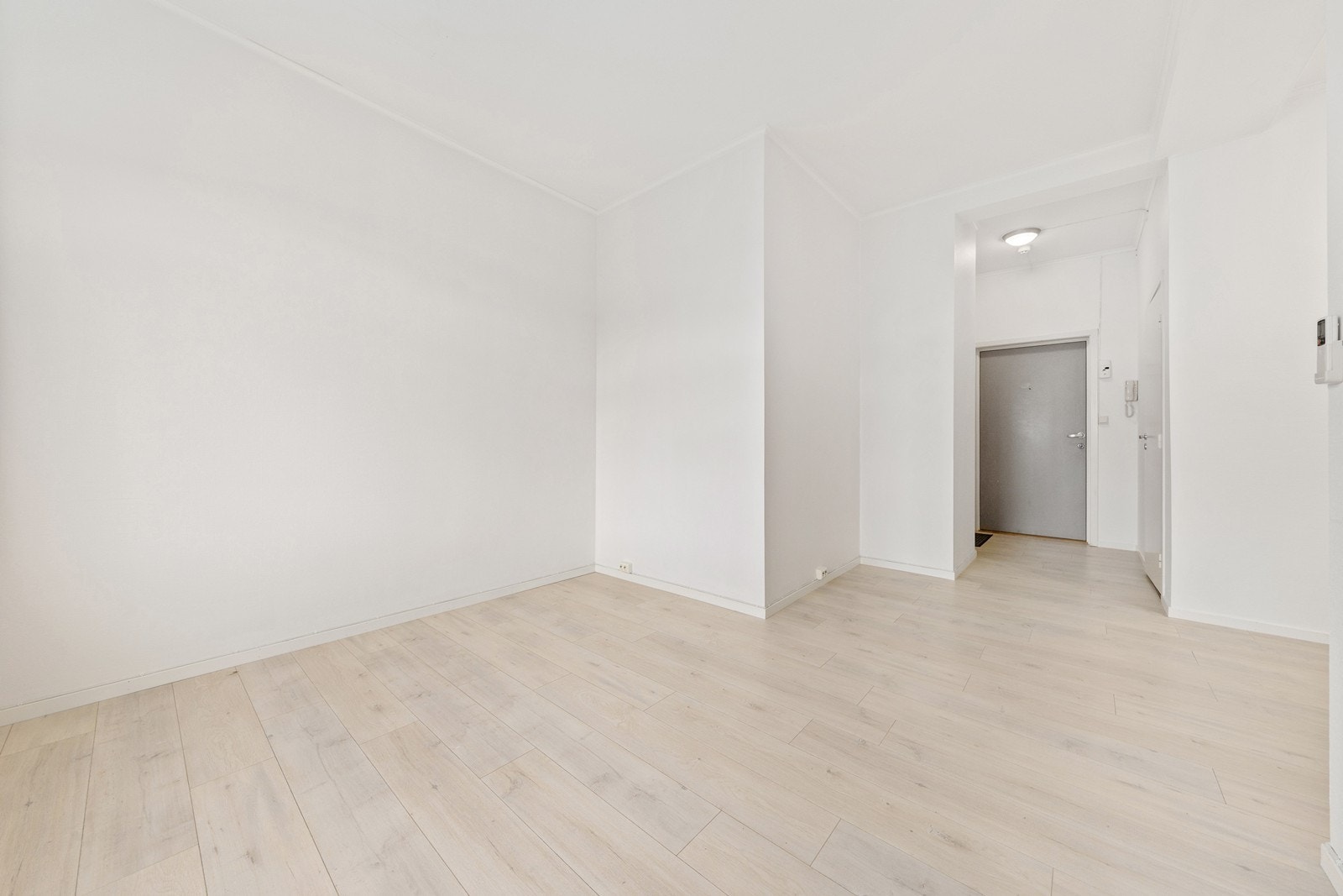 I stuen er det plass til en sofakrok med tilhørende salongbord og underholdningsavdeling. Galleribilde