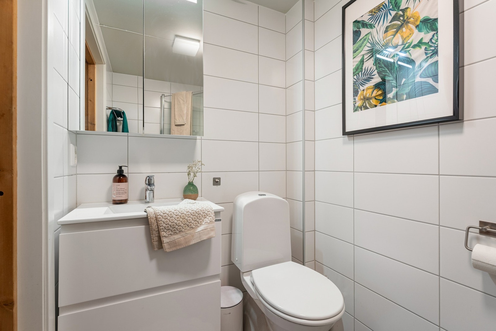 Baderommet ble oppusset av innleide håndverkere i 2021. Galleribilde