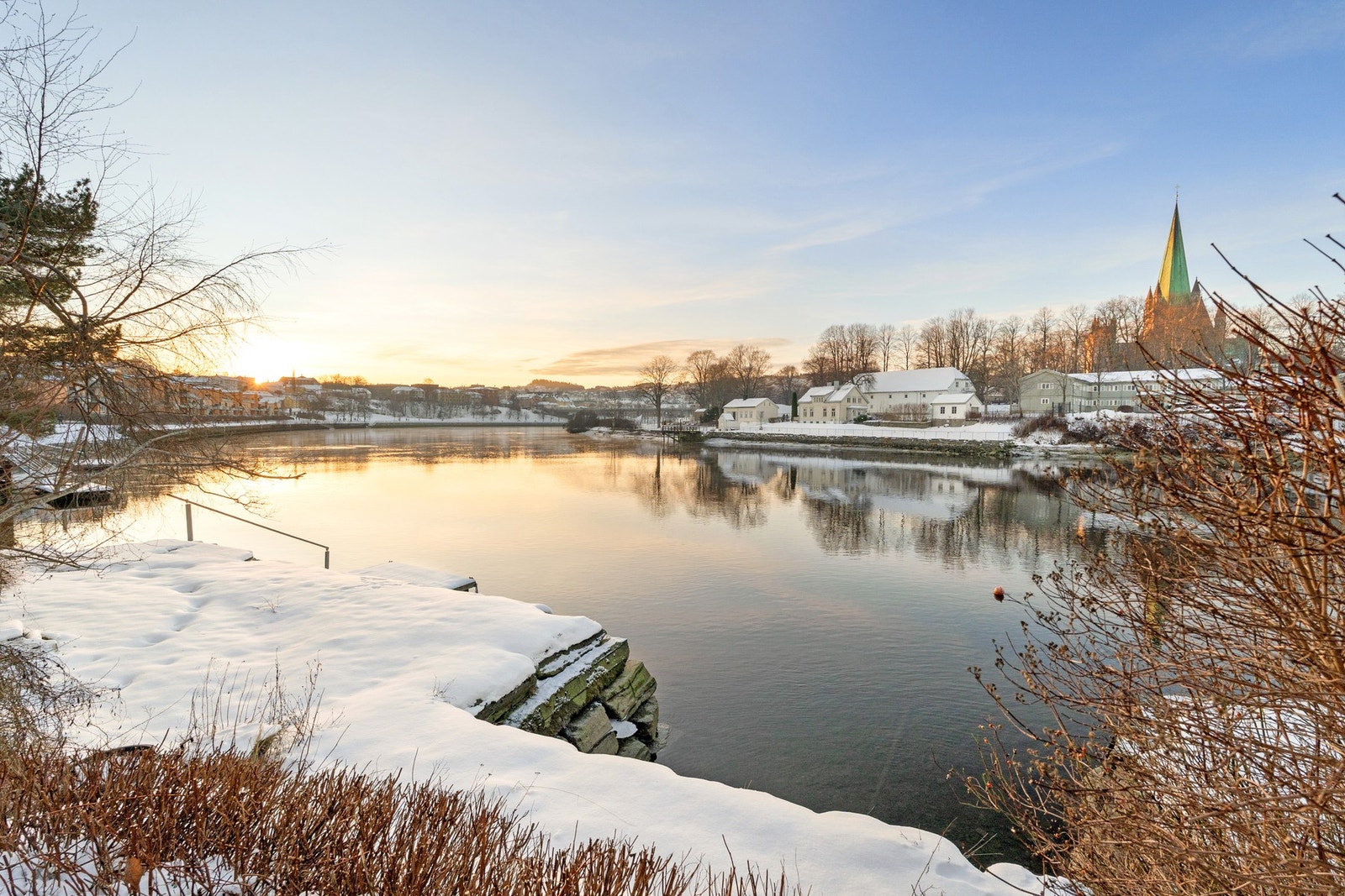 Øvre Bakklandet 38 har en fantastisk beliggenhet på Bakklandet som er sjelden i dagens boligmarked. Galleribilde