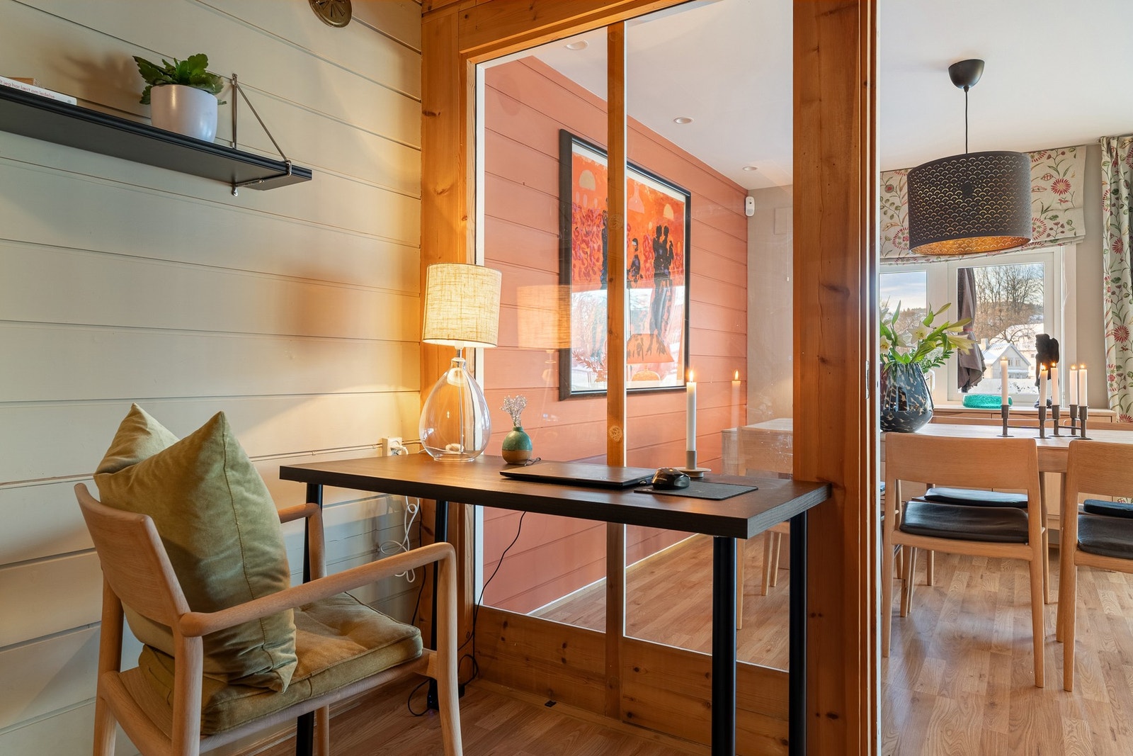 Praktisk rom som benyttes i dag som kontor. Galleribilde