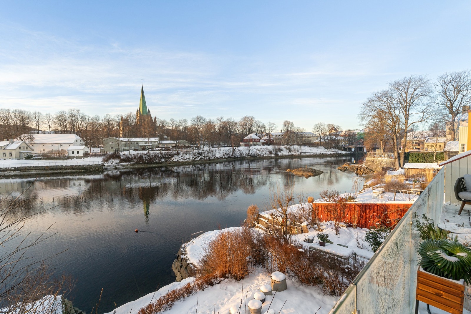 Fantastisk utsikt mot Nidelva og Nidarosdomen. Galleribilde
