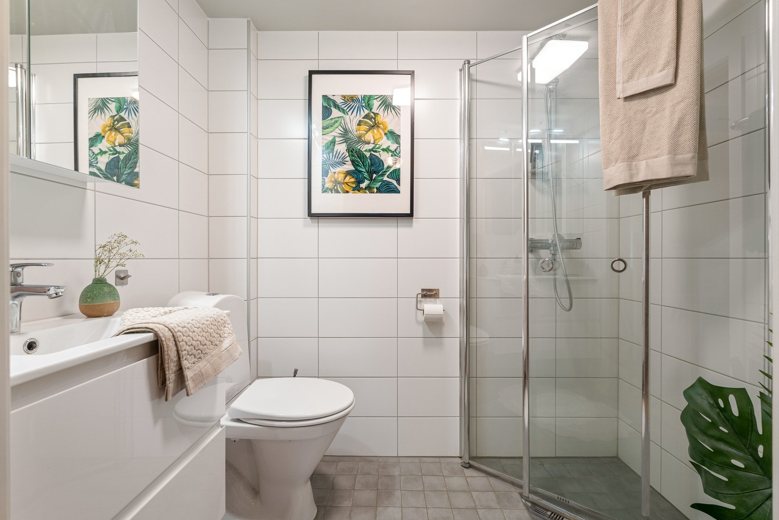 Fra kontoret har man direkte tilgang til eget baderom. Galleribilde