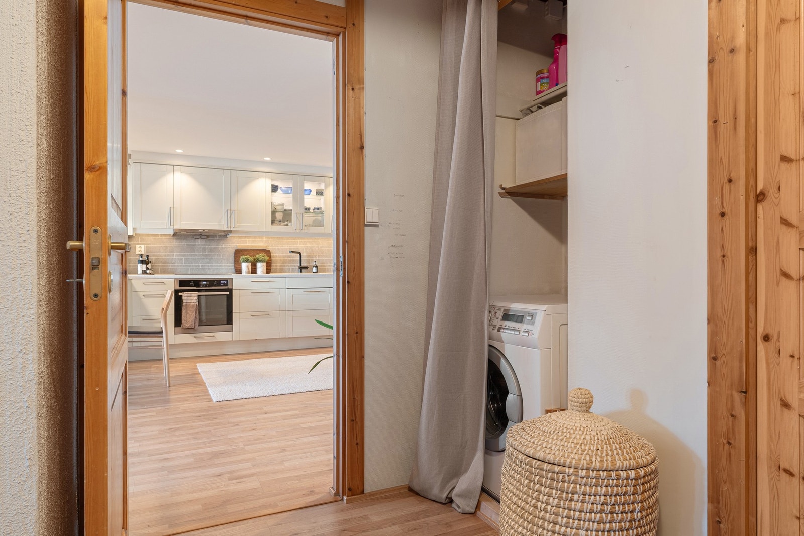 Ved kontor og baderom har man opplegg for vaskemaskin. Galleribilde