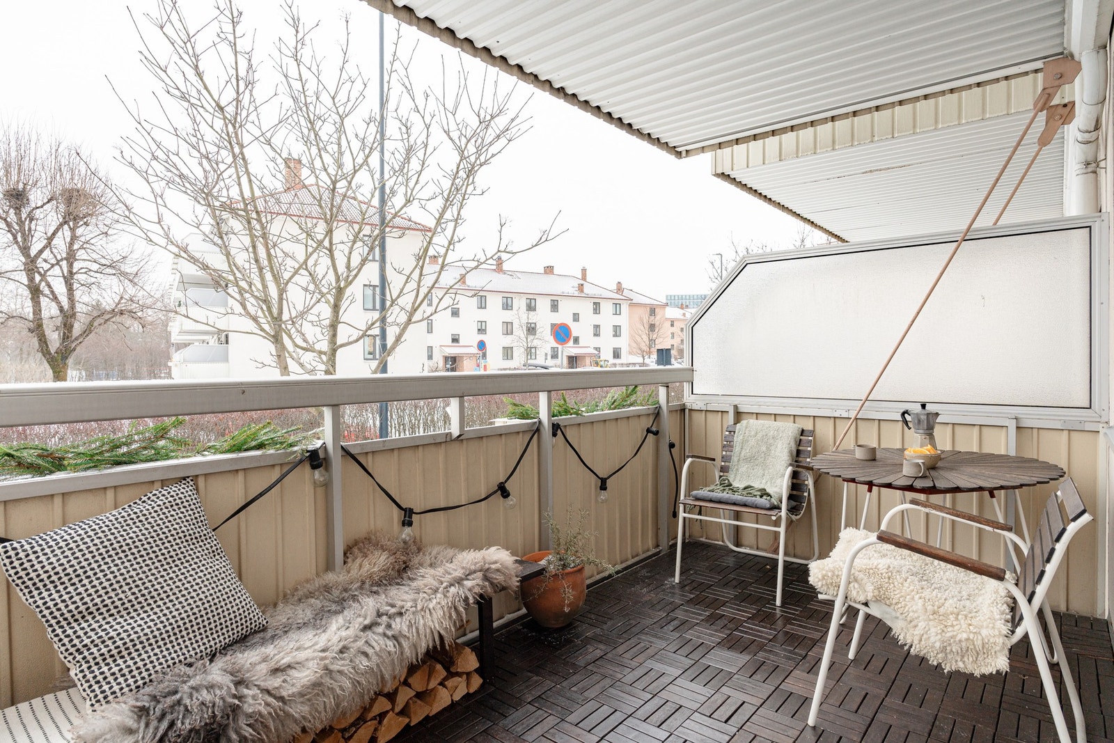 På den ca. 8 m² kan du nyte solen fra formiddag til kveld. Galleribilde