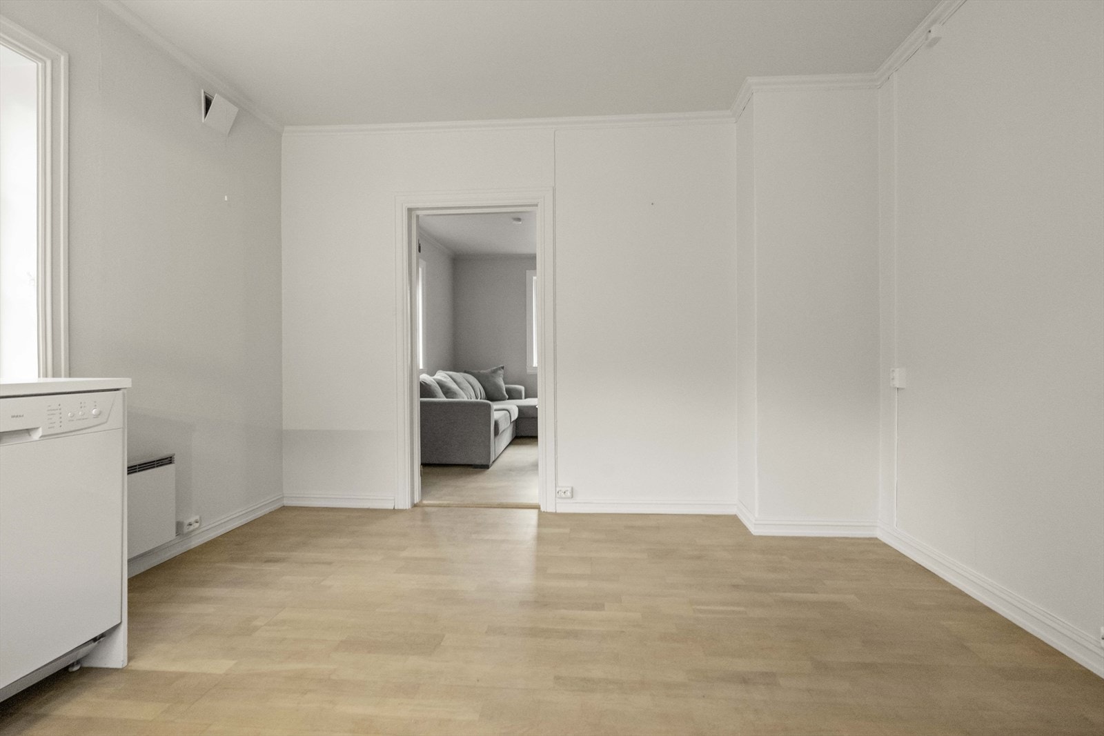 Det er plass til spisegruppe på kjøkkenet Galleribilde