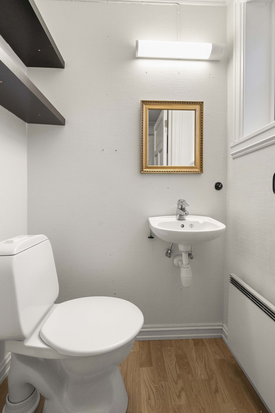 Ekstra toalett med adkomst frå entre i 1.etg. Galleribilde