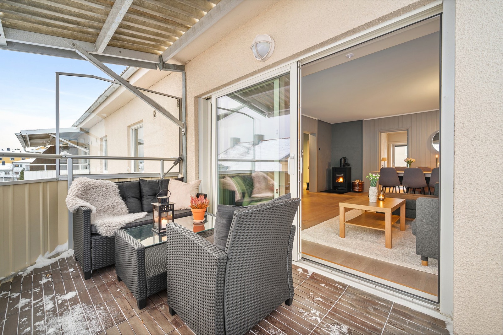 Balkongen har god plass til møblering og overbygg som gir lunere forhold. Galleribilde