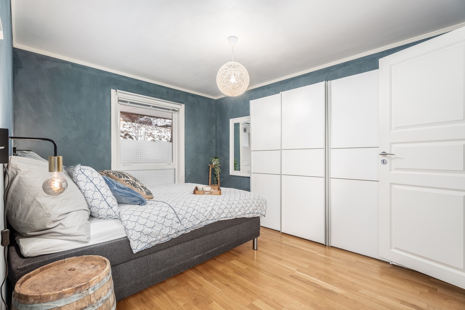 Soverommet har god plass til stor seng og garderobeskap, orientering mot nord. Galleribilde