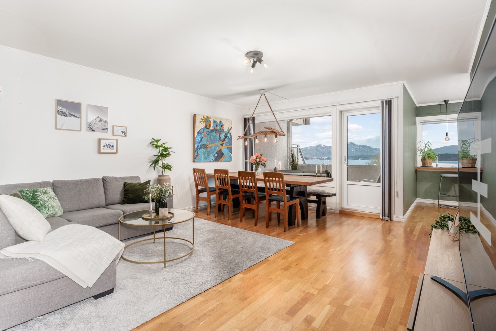 Når du legger inn bud så husk at ønsket overtakelsesdato kan være avgjørende for selger. Spør oss om Premium rådgivning. Galleribilde