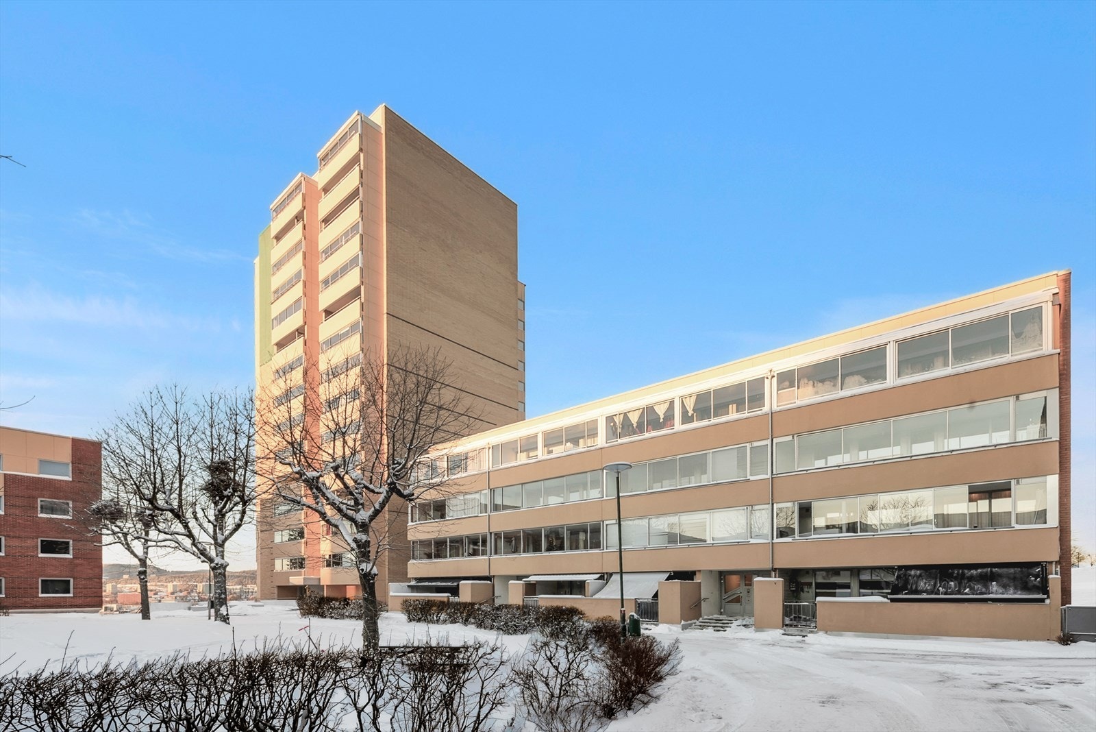 Borettslaget har store, opparbeidede grøntarealer og hyggelige tun med lekeplasser. Galleribilde