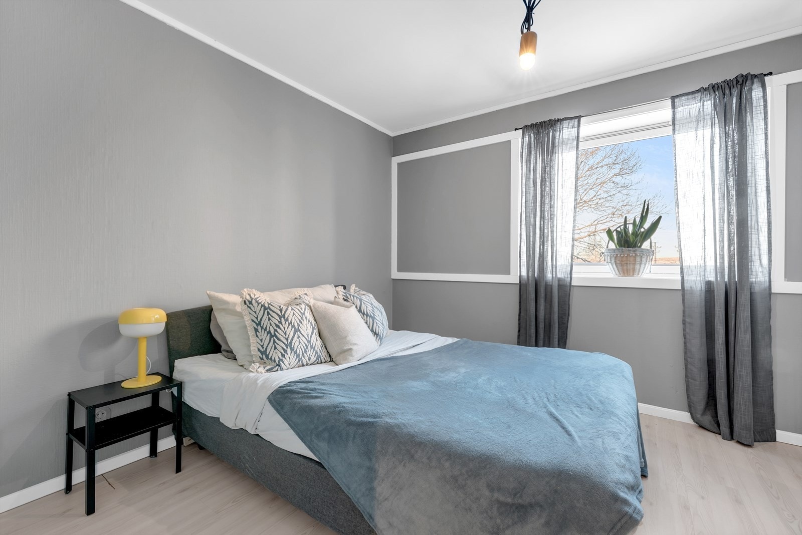 Leilighetens andre soverom passer utmerket som barnerom, gjesterom eller kontor. Galleribilde