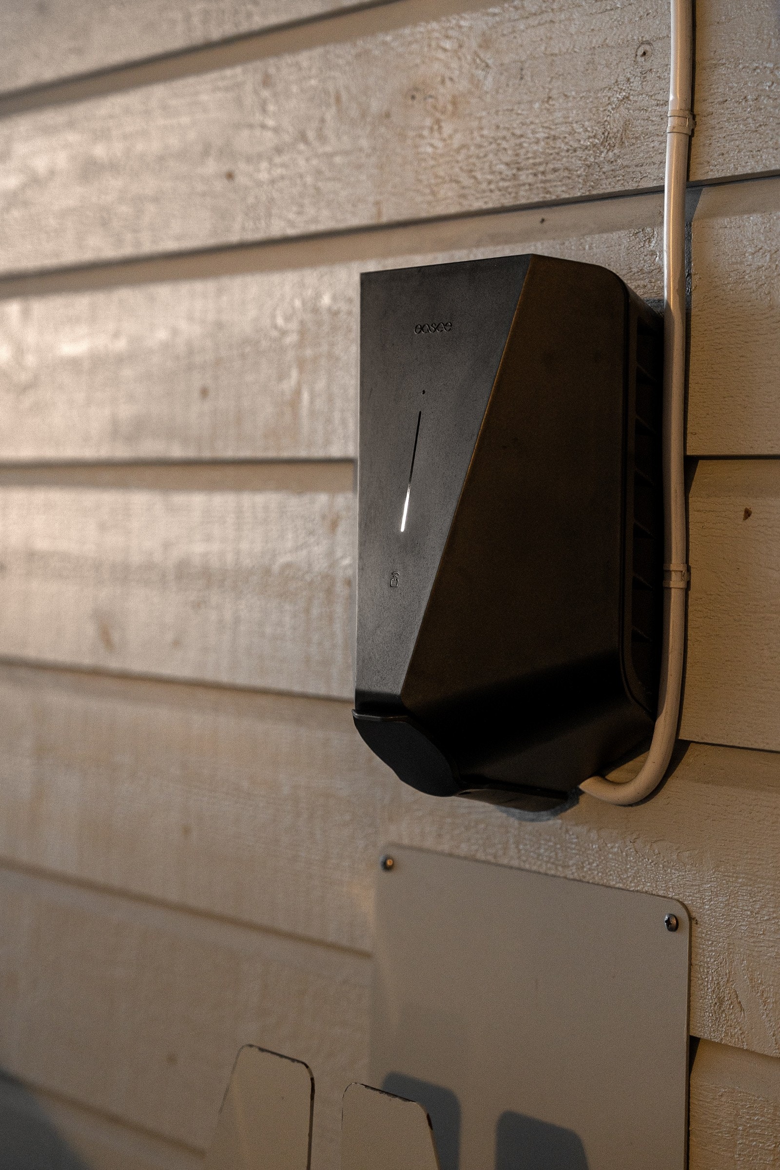 Det er montert elibil-lader. Galleribilde