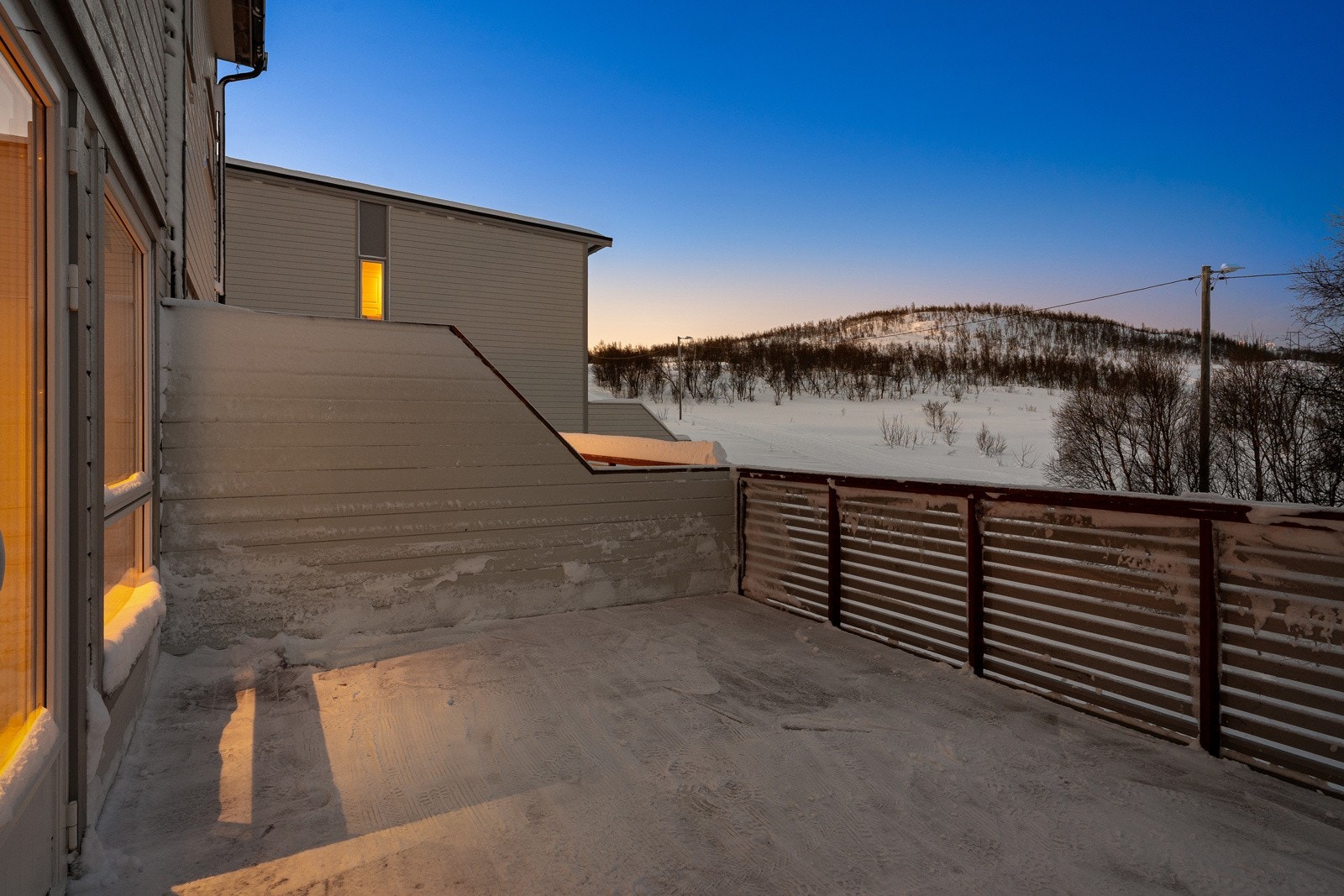 Fin utsikt mot flotte naturområder og Rødtind. Galleribilde