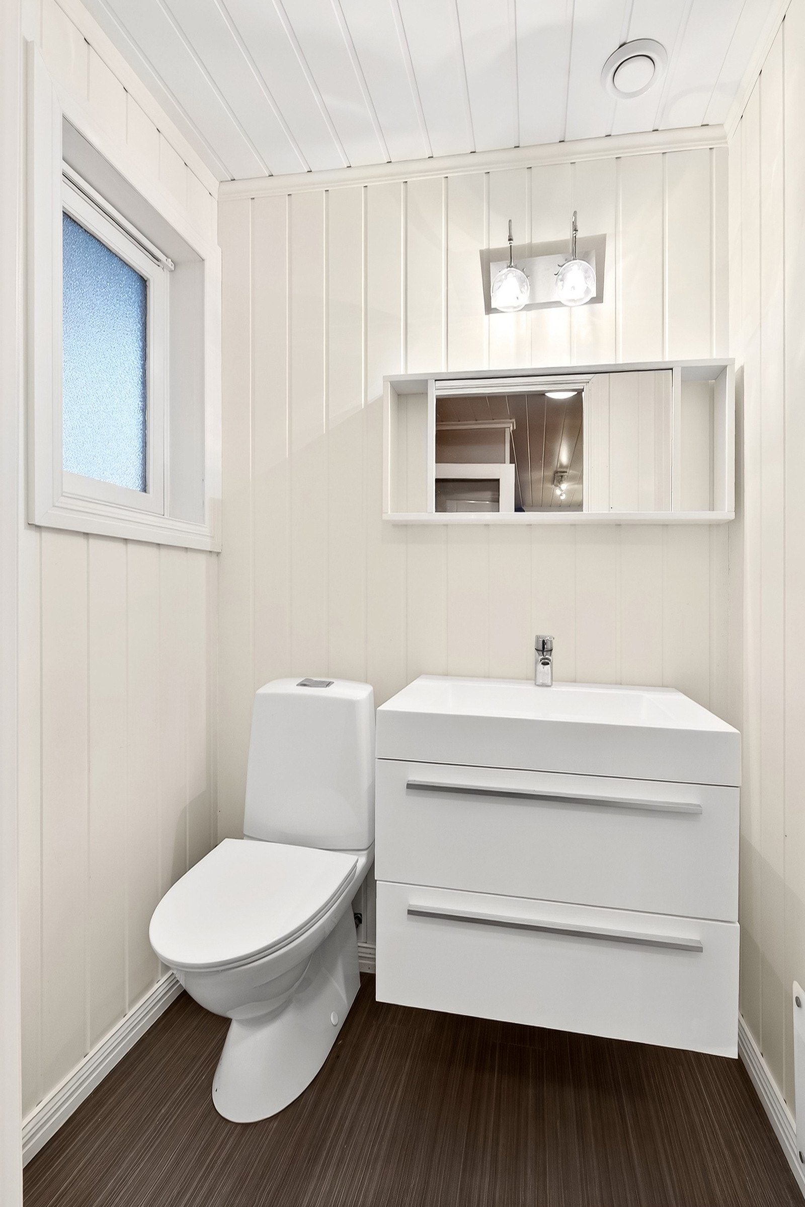 1.etg. har også toalettrom i tillegg til baderom. Galleribilde