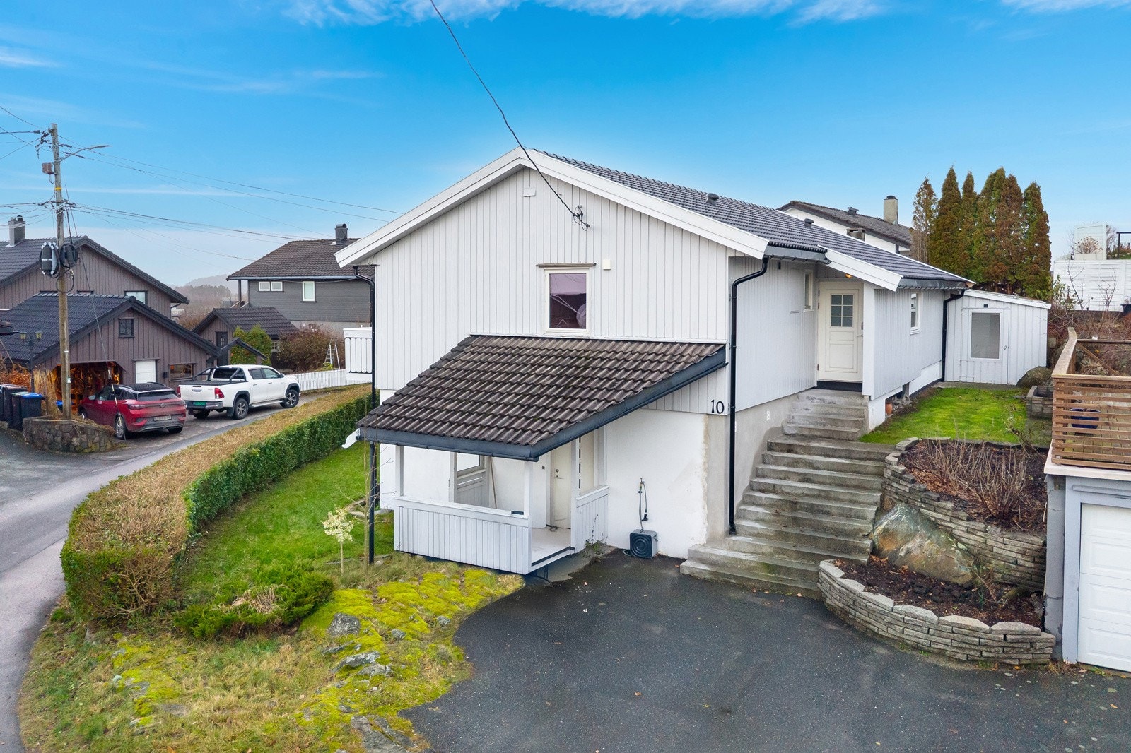 Boligen har leilighet med egen inngang i underetasjen. Galleribilde