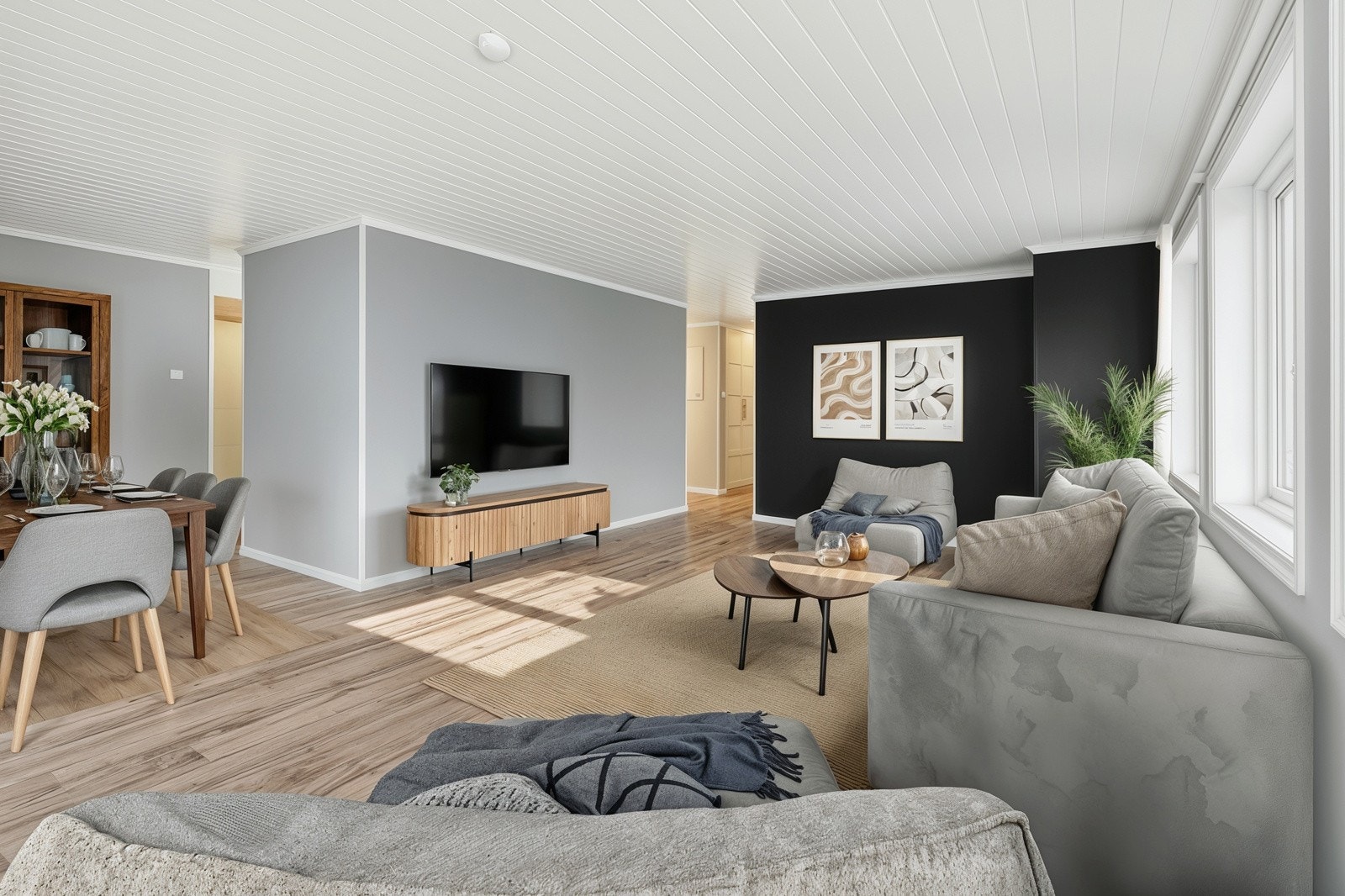 Her kan man møblere stort, eller i flere soner. En romslig stue med flere gode kvaliteter.(Bildet er digitalt møblert) Galleribilde