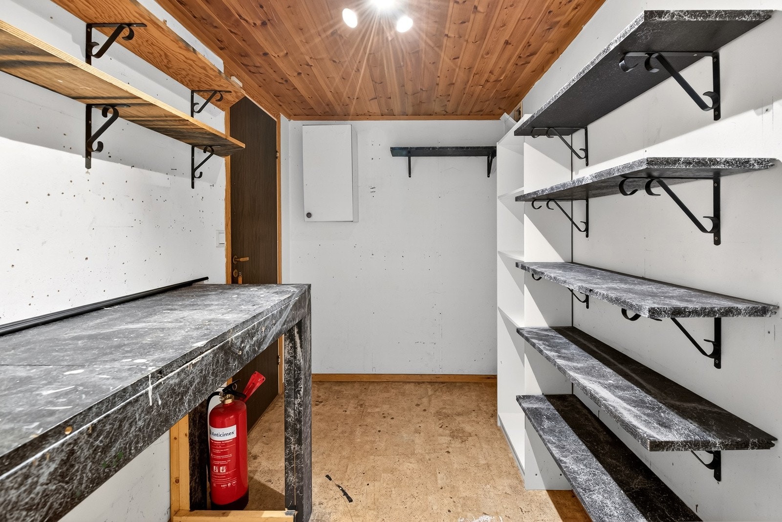 Bodrom i mellom hoveddel og den intregrerte garasjen. Galleribilde