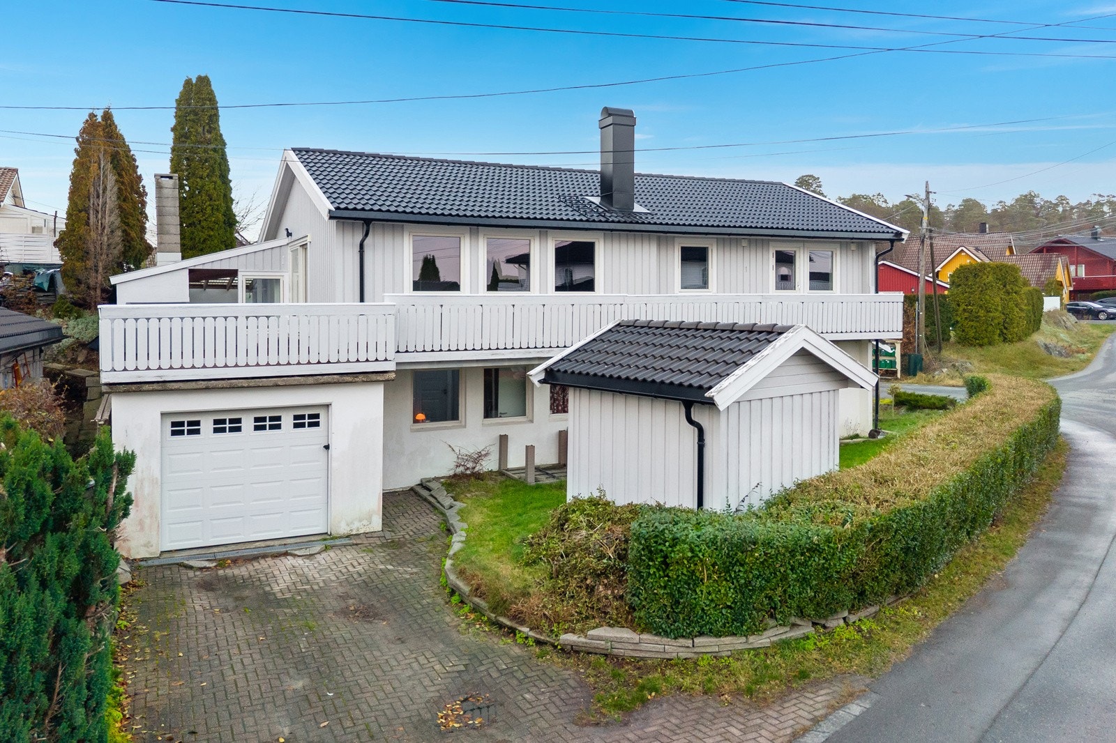 Velkommen til Kvartsveien 10, en velholdt enebolig med leilighet og integrert garasje - Presentert av Glenn Olsen v/Meglerhuset & Partners Galleribilde